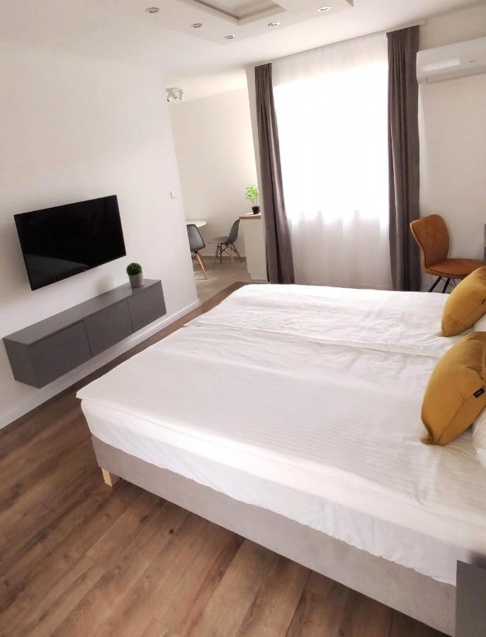 Helena Studio Apartman Шіофок Екстер'єр фото